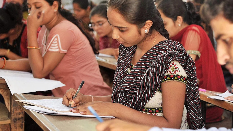 TET Is Compulsory: టెట్‌పై విద్యాశాఖ ఉదాసీనత - ఉపాధ్యాయులకు తీరని నష్టం?