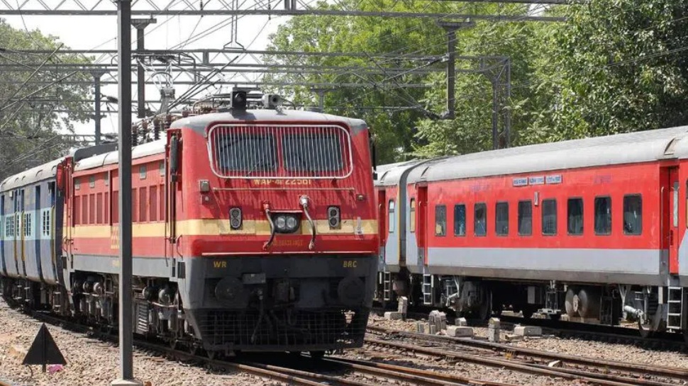 Special Trains: రైల్వే ప్రయాణికులకు శుభవార్త.. దసరాకి స్పెషల్ ట్రైన్స్.. రూట్స్ ఇవే.. బుకింగ్ ఓపెన్ ఎప్పటి నుంచో తెలుసా..? Special Trains: రైల్వే ప్రయాణికులకు శుభవార్త.. దసరాకి స్పెషల్ ట్రైన్స్.. రూట్స్ ఇవే.. బుకింగ్ ఓపెన్ ఎప్పటి నుంచో తెలుసా..?