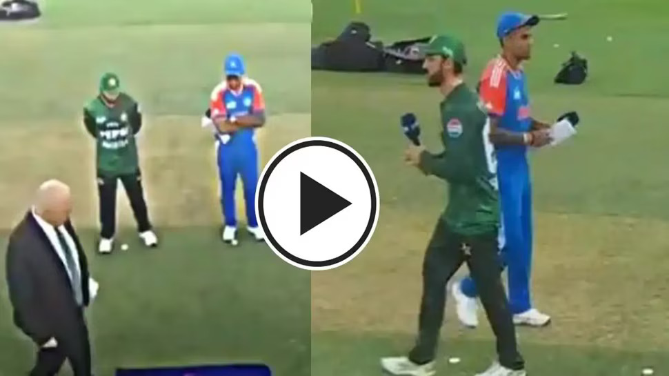IND Vs PAK Asia Cup: మాట్లల్లేవు..మాట్లాడుకోడాలు లేవు..పాకిస్తాన్ కెప్టెన్కు కరచాలనం ఇవ్వని టీమ్ఇండియా కెప్టెన్! IND Vs PAK Asia Cup: మాట్లల్లేవు..మాట్లాడుకోడాలు లేవు..పాకిస్తాన్ కెప్టెన్కు కరచాలనం ఇవ్వని టీమ్ఇండియా కెప్టెన్!