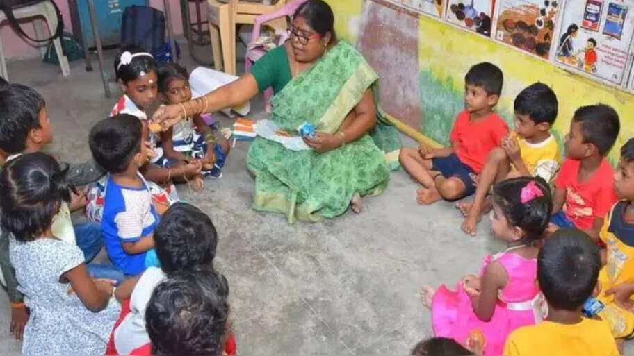Anganwadi jobs: మహిళలకు సూపర్ గుడ్‌న్యూస్.. భారీగా అంగన్‌వాడీ పోస్టుల భర్తీకి రేవంత్ రెడ్డి సర్కార్ కసరత్తు.. నోటిఫికేషన్ ఎప్పుడో తెలుసా..?