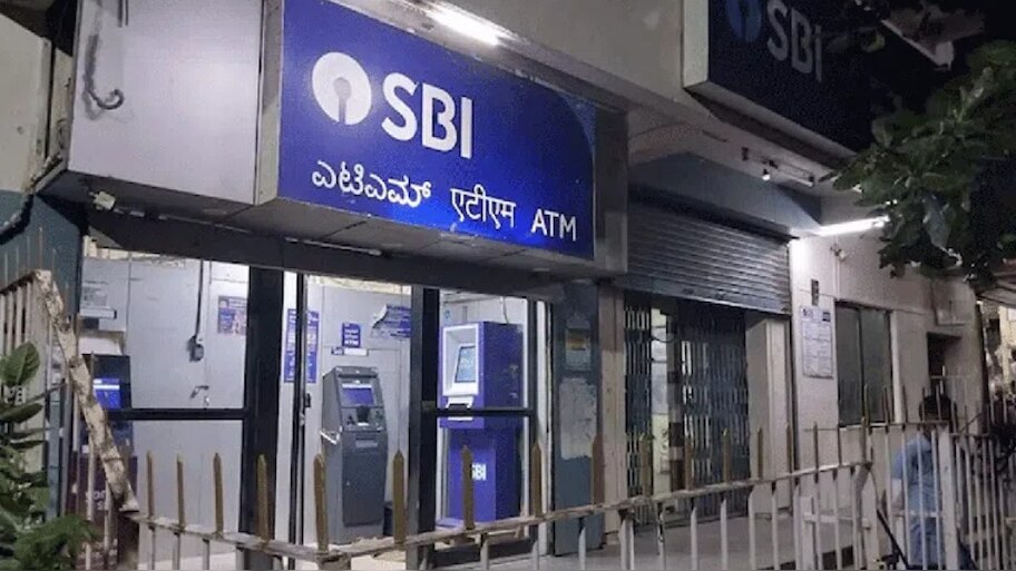 Robbery: ఓర్నాయనో.. వీళ్లు మాముల్లోళ్లు కాదు.. అందరూ చూస్తుండగానే సినిమా రేంజ్‌లో బ్యాంక్ దోపిడి.. ఎక్కడంటే..!