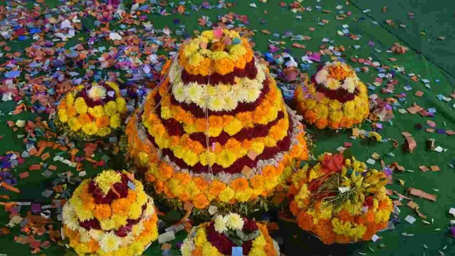 Bathukamma 2025: సెప్టెంబర్ 21 నుంచి బతుకమ్మ పూల పండుగ.. 28న గిన్నిస్ రికార్డ్ స్థాయిలో వేడుకలు.. సంబురాల షెడ్యూల్ ఇదే..!