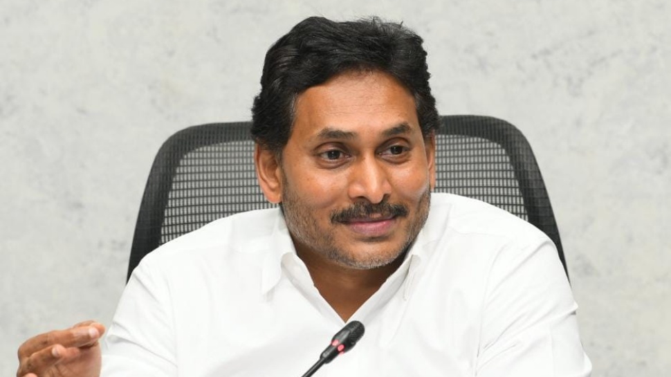 YS Jagan: అధికారం ఇచ్చిన పేదలపై చంద్రబాబు కత్తి కడతారా? అందరికీ ఇళ్లు రద్దుపై జగన్ ఫైర్ YS Jagan: అధికారం ఇచ్చిన పేదలపై చంద్రబాబు కత్తి కడతారా? అందరికీ ఇళ్లు రద్దుపై జగన్ ఫైర్