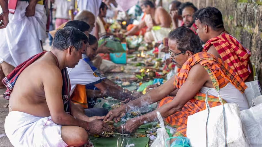 Peddala Amavasya: పెద్దల అమావాస్య అంటే ఏమిటి? పితృదేవతలు ఎలా సంతృప్తి చెందుతారో తెలుసా?