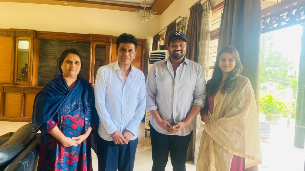 Manchu Manoj: కర్నాటక సీఎం తో పాటు కన్నడ స్టార్ హీరో శివన్నను మర్యాద పూర్వకంగా కలిసిన మంచు మనోజ్.. Manchu Manoj: కర్నాటక సీఎం తో పాటు కన్నడ స్టార్ హీరో శివన్నను మర్యాద పూర్వకంగా కలిసిన మంచు మనోజ్..