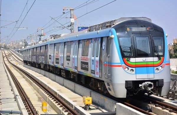Hyderabad Metro: హైదరాబాద్ మెట్రో రైల్ బాధ్యతల నుంచి ఎల్ అండ్ టీ ఔట్..! Hyderabad Metro: హైదరాబాద్ మెట్రో రైల్ బాధ్యతల నుంచి ఎల్ అండ్ టీ ఔట్..!