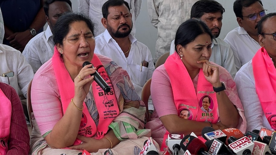 Lambadi: లంబాడీలను ఎస్టీ జాబితా నుంచి రేవంత్ రెడ్డి తొలగించే కుట్ర? బీఆర్‌ఎస్‌ పార్టీ ఫైర్