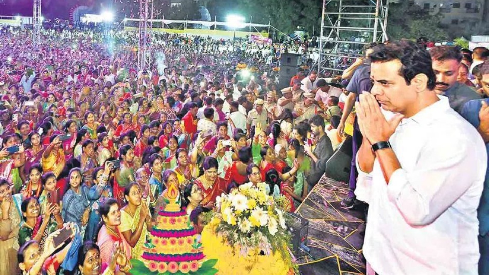 KTR Wishes: 'ప్రపంచానికి తెలంగాణ సంస్కృతిని చాటిచెప్పే గొప్ప పండుగ బతుకమ్మ' KTR Wishes: 'ప్రపంచానికి తెలంగాణ సంస్కృతిని చాటిచెప్పే గొప్ప పండుగ బతుకమ్మ'