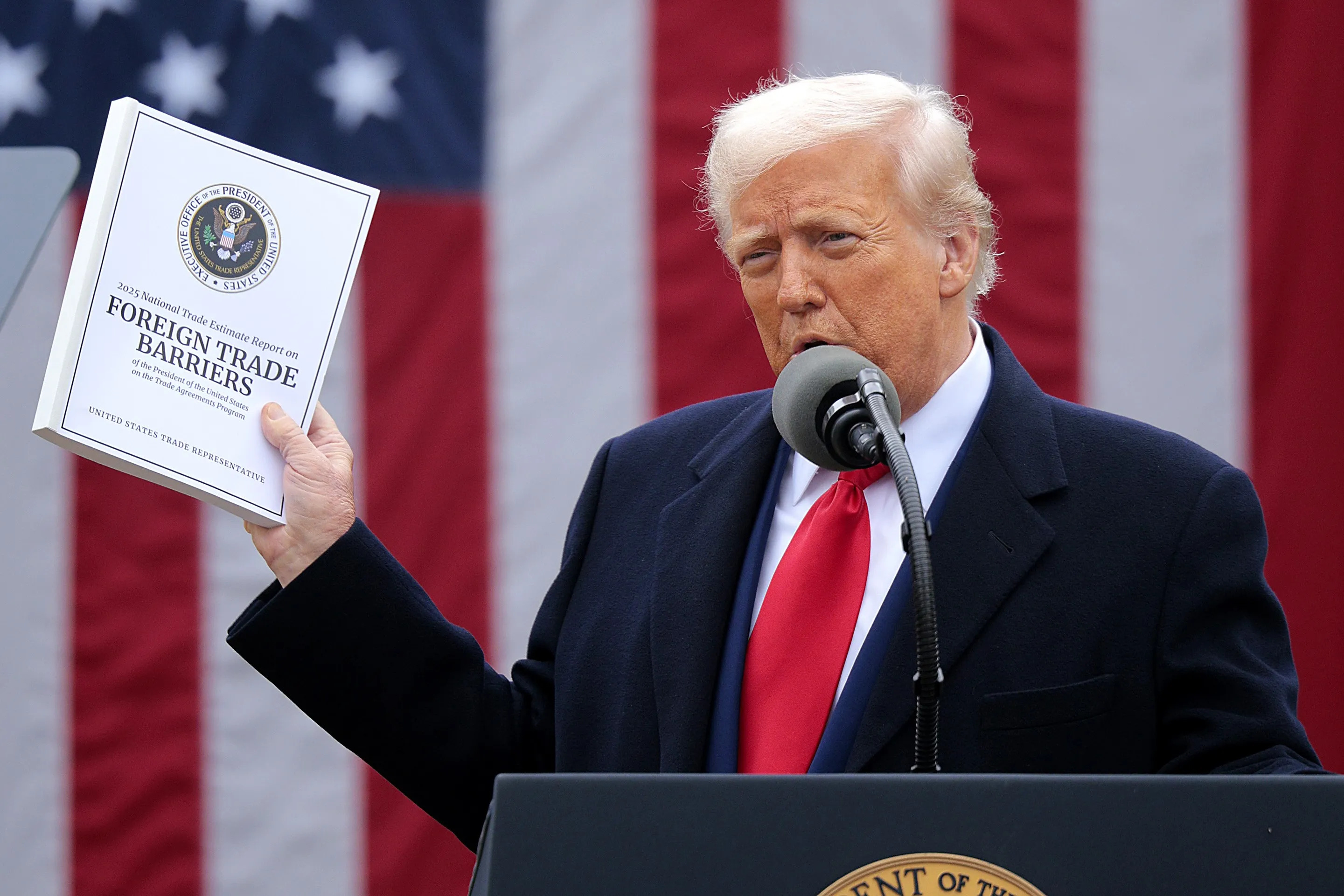 Trump Tariffs Movies: మరో బాంబు పేల్చిన ట్రంప్..ఏకంగా 100 టారీఫ్ విధించిన అమెరికా! Trump Tariffs Movies: మరో బాంబు పేల్చిన ట్రంప్..ఏకంగా 100 టారీఫ్ విధించిన అమెరికా!