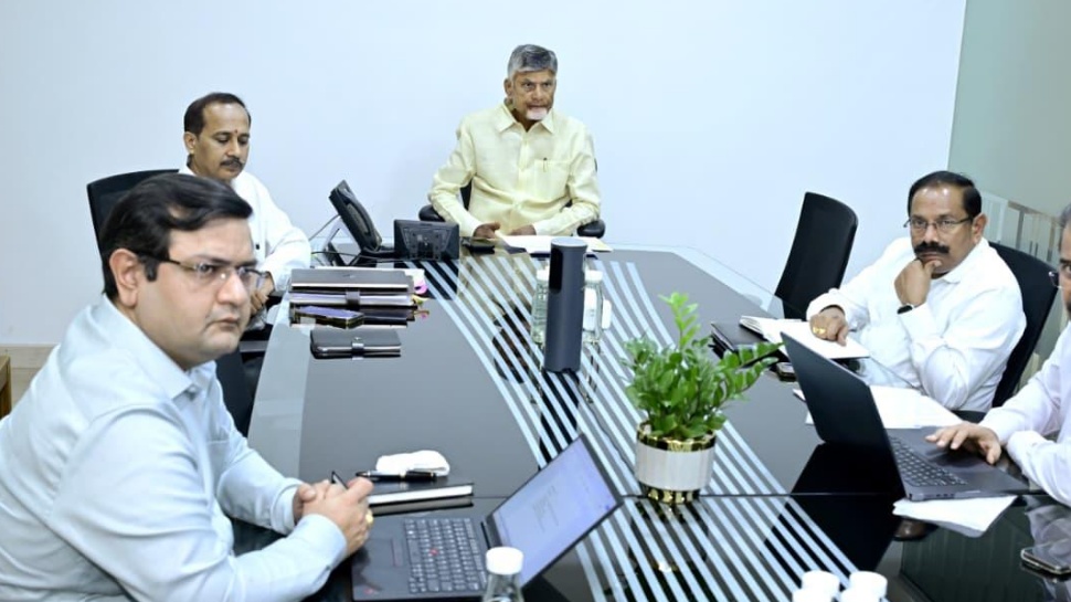 Chandrababu: ఇంటింటికీ జీఎస్టీ ఫలాలు.. దీపావళికి ప్రత్యేక ఉత్సవాలు: సీఎం చంద్రబాబు Chandrababu: ఇంటింటికీ జీఎస్టీ ఫలాలు.. దీపావళికి ప్రత్యేక ఉత్సవాలు: సీఎం చంద్రబాబు