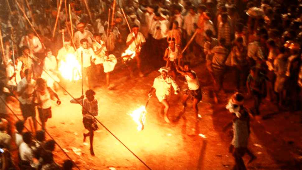 Devaragattu: కర్నూలు జిల్లా దేవరగట్టు దసరా ఉత్సవాల స్పెషాలిటీ తెలుసా.. కర్రలతో ఎందుకు తలపడతారు..! Devaragattu: కర్నూలు జిల్లా దేవరగట్టు దసరా ఉత్సవాల స్పెషాలిటీ తెలుసా.. కర్రలతో ఎందుకు తలపడతారు..!