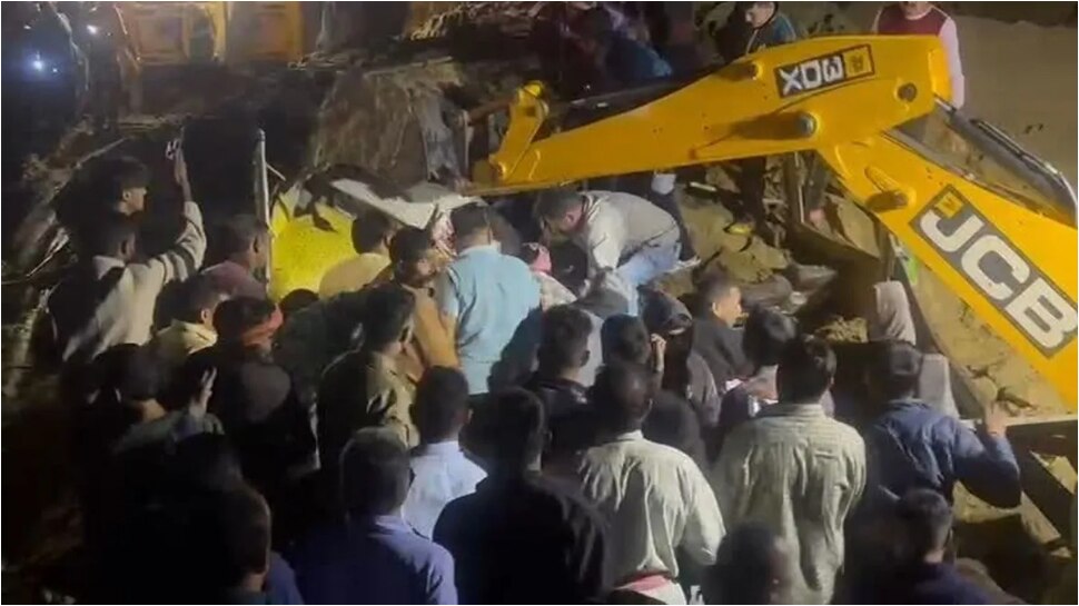  Himachal Pradesh: హిమాచ‌ల్ ప్ర‌దేశ్‌లో ఘోర ప్ర‌మాదం.. కదులుతున్న బస్సుపై పడిన కొండచరియలు.. 18 మంది ప‌ర్యాట‌కులు మృతి..!!