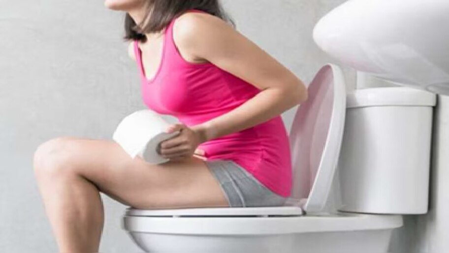 Constipation: పొద్దున్నే కడుపులో ఇబ్బందిగా అనిపిస్తుందా? ఈ పండ్లు తింటే మలబద్ధకం సమస్యలు రావు..