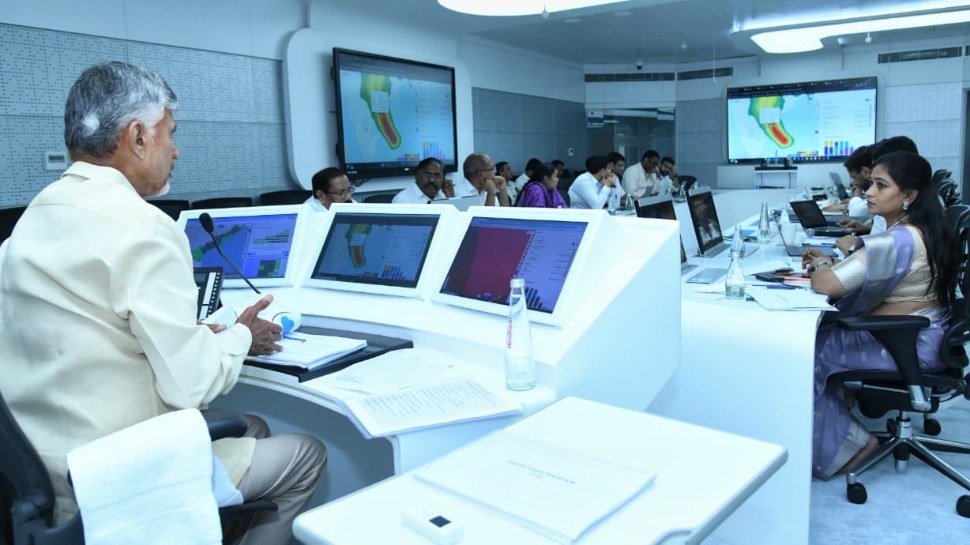 Heavy Rains: మొంథా తుఫానుపై చంద్రబాబు కీలక ఆదేశాలు.. అర్థరాత్రి వరకు సమీక్ష Heavy Rains: మొంథా తుఫానుపై చంద్రబాబు కీలక ఆదేశాలు.. అర్థరాత్రి వరకు సమీక్ష