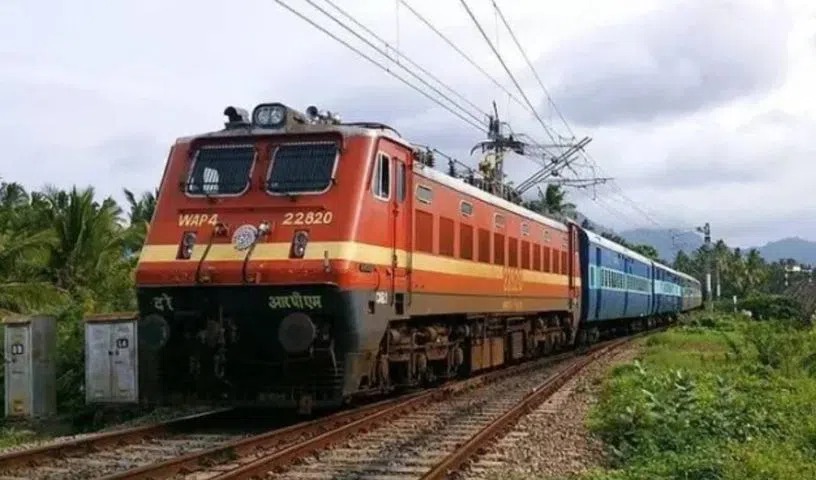 Trains Cancel: ప్రయాణికులకు బిగ్ అలర్ట్.. ‘మొంథా’ తుఫాన్ ఎఫెక్ట్.. రెండు రోజులు రైళ్లు రద్దు..! Trains Cancel: ప్రయాణికులకు బిగ్ అలర్ట్.. ‘మొంథా’ తుఫాన్ ఎఫెక్ట్.. రెండు రోజులు రైళ్లు రద్దు..!