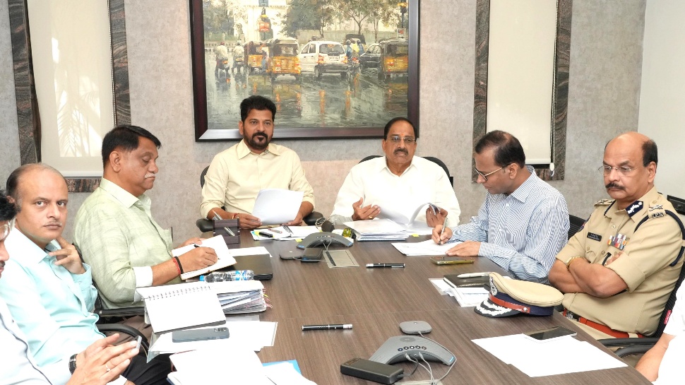 CM Revanth Reddy: సెలవులు రద్దు.. సీఎం రేవంత్ రెడ్డి కీలక ఆదేశాలు CM Revanth Reddy: సెలవులు రద్దు.. సీఎం రేవంత్ రెడ్డి కీలక ఆదేశాలు