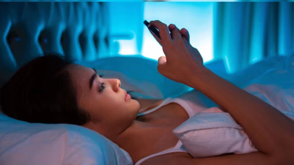 Girls Behaviour: అమ్మాయిలు ఒంటరిగా ఉన్నప్పుడు గదిలో ఏం చేస్తారో తెలుసా? గూగుల్ హిస్టరీ చూస్తే మోతమోగిపోవాల్సిందే! Girls Behaviour: అమ్మాయిలు ఒంటరిగా ఉన్నప్పుడు గదిలో ఏం చేస్తారో తెలుసా? గూగుల్ హిస్టరీ చూస్తే మోతమోగిపోవాల్సిందే!