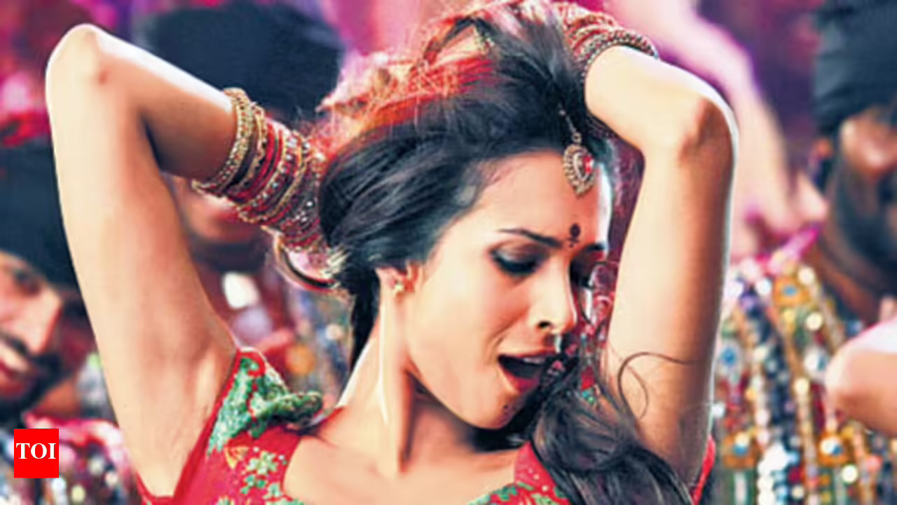 Malaika Arora: అమ్మమ్మ వయసులో రెండో పెళ్లికి రెడీ అయిన 'గబ్బర్సింగ్' బ్యూటీ..52 ఏళ్లకి లవర్తో చెండాలంగా..! Malaika Arora: అమ్మమ్మ వయసులో రెండో పెళ్లికి రెడీ అయిన 'గబ్బర్సింగ్' బ్యూటీ..52 ఏళ్లకి లవర్తో చెండాలంగా..!