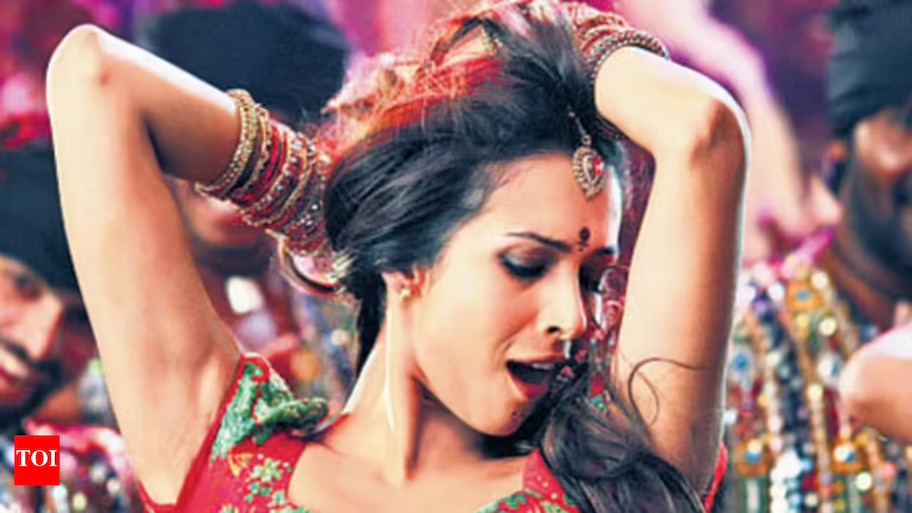 Malaika Arora: అమ్మమ్మ వయసులో రెండో పెళ్లికి రెడీ అయిన 'గబ్బర్‌సింగ్' బ్యూటీ..52 ఏళ్లకి లవర్‌తో చెండాలంగా..!