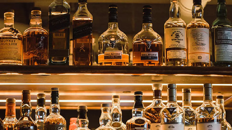 Liquor Price: భారతదేశంలో ఏ రాష్ట్రంలో మద్యం చీప్గా దొరుకుతుందో తెలుసా? తెలుగోళ్లు తెగ తాగేస్తున్నారట!? Liquor Price: భారతదేశంలో ఏ రాష్ట్రంలో మద్యం చీప్గా దొరుకుతుందో తెలుసా? తెలుగోళ్లు తెగ తాగేస్తున్నారట!?
