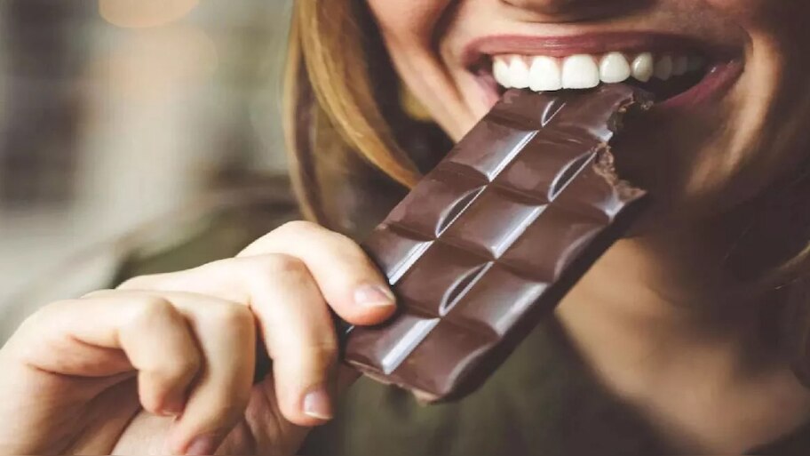 Dark Chocolate: చాక్లెట్ లవర్స్ మీకో గుడ్ న్యూస్.. ప్రతిరోజూ కొద్దిగా డార్క్ చాక్లెట్ తినడం వల్ల మైండ్ బ్లోయింగ్ హెల్త్ బెనిఫిట్స్..!