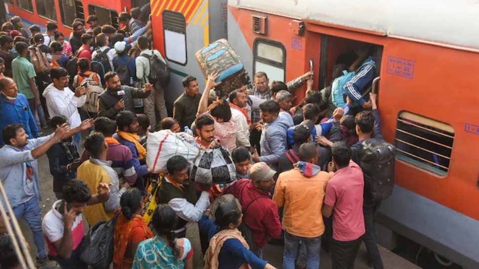 Special Trains: రైల్వే ప్రయాణికులకు గుడ్న్యూస్.. క్రిస్మస్, సంక్రాంతికి ఆ ప్రాంతాల్లో స్పెషల్ ట్రైన్స్.. ఫుల్ లిస్ట్ ఇదిగో..! Special Trains: రైల్వే ప్రయాణికులకు గుడ్న్యూస్.. క్రిస్మస్, సంక్రాంతికి ఆ ప్రాంతాల్లో స్పెషల్ ట్రైన్స్.. ఫుల్ లిస్ట్ ఇదిగో..!