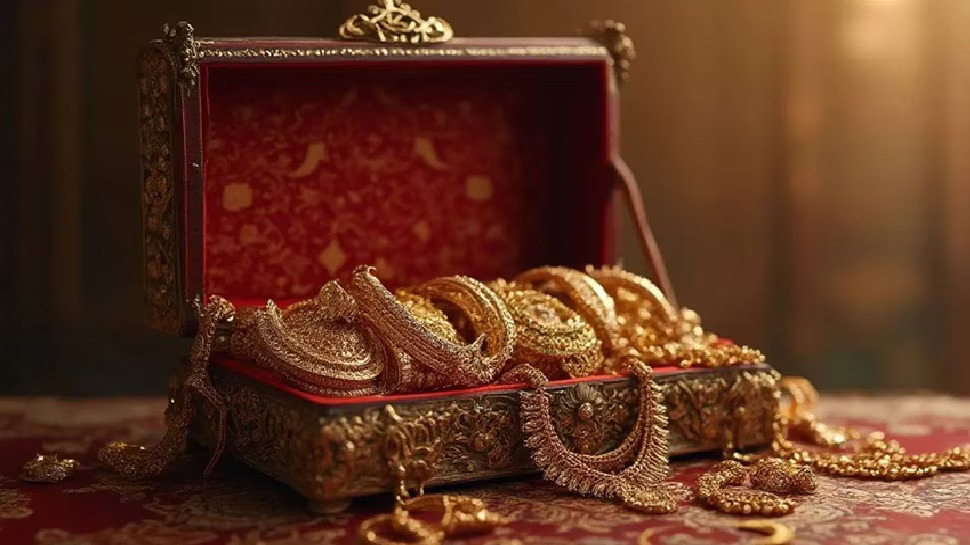 Deceased Jewelry: మన ఇంట్లో చనిపోయిన వారి ఆభరణాలు ధరించవచ్చా? కీడుకు సంకేతమా? గరుడ పురాణం ఏం చెప్తుంది! Deceased Jewelry: మన ఇంట్లో చనిపోయిన వారి ఆభరణాలు ధరించవచ్చా? కీడుకు సంకేతమా? గరుడ పురాణం ఏం చెప్తుంది!
