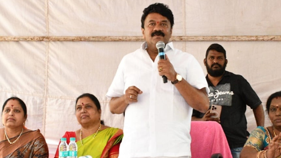 Deeksha Divas: 'అన్ని పార్టీలతో జై తెలంగాణ అనిపించిన మొనగాడు కేసీఆర్' Deeksha Divas: 'అన్ని పార్టీలతో జై తెలంగాణ అనిపించిన మొనగాడు కేసీఆర్'