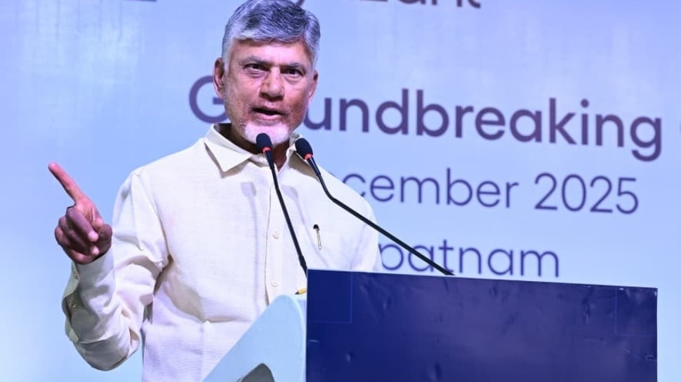 Chandrababu: హైదరాబాద్‌కు దీటుగా విశాఖను తీర్చిదిద్దుతా: సీఎం చంద్రబాబు