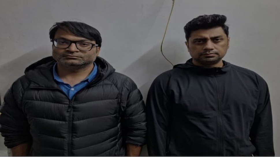 Gang Rape: కదులుతున్న కారులోనే ఐటీ మేనేజర్పై సీఈవో గ్యాంగ్ రేప్.. డ్యాష్ క్యామ్లో రికార్డు.. ఎక్కడంటే..? Gang Rape: కదులుతున్న కారులోనే ఐటీ మేనేజర్పై సీఈవో గ్యాంగ్ రేప్.. డ్యాష్ క్యామ్లో రికార్డు.. ఎక్కడంటే..?