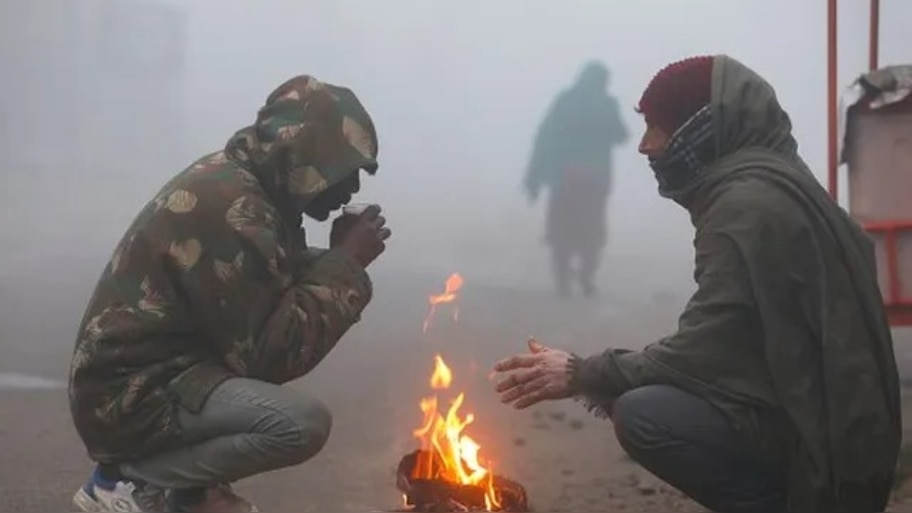 Cold Waves Alert: తెలంగాణలో ఎముకలు కొరికే చలి.. దారుణంగా పడిపోతున్న ఉష్ణోగ్రతలతో వణికిపోతున్న ప్రజలు