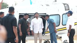 YS Jagan: హెలికాప్టర్‌లో వచ్చి కొత్త జంటకు మాజీ సీఎం వైఎస్‌ జగన్‌ ఆశీర్వాదం