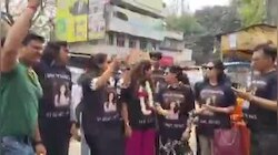 iral Video: డివొర్స్ తర్వాత కూతురికి అదిరిపోయే స్వాగతం పలికిన తండ్రి.. వీడియో వైరల్
