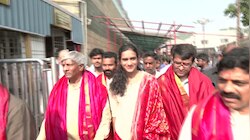 PV Sindhu: భర్తతో కలిసి తిరుమల సందర్శించిన పీవీ సింధు