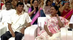 Tamil Nadu CM Vijay Oath Ceremony Video: తమిళనాడు సీఎం విజయ్ ప్రమాణ స్వీకారం.. బాహుబలి సీన్ రిపీట్