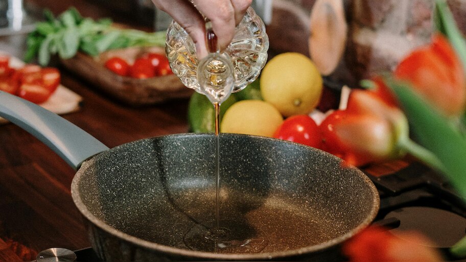 How to Cook with Less Oil 6 Practical Tips for Healthy and Tasty Meals ...
