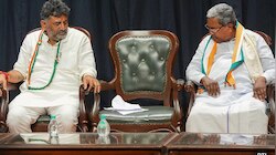 ముఖ్యమంత్రి పదవికి సిద్దరామయ్య రాజీనామా..! సీఎంగా డీకే శివకుమార్‌కు లైన్ క్లియర్..!