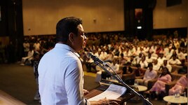 KTR: వచ్చేది కేసీఆర్‌ ప్రభుత్వమే.. ఎన్నారైలు తెలంగాణ అభివృద్ధికి సహకరించాలి: కేటీఆర్