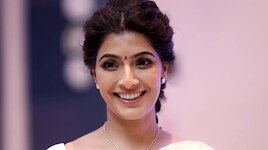 Varalaxmi Sarathkumar:కోటి రూపాయలు తీసుకుంది.. కానీ చివరికి అలా చేసింది.. 