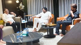ఏపీ డిప్యూటీ సీఎం పవన్ కల్యాణ్‌తో అల్లు అర్జున్ సీక్రెట్ మీటింగ్..ఏం జరిగిదంటే?