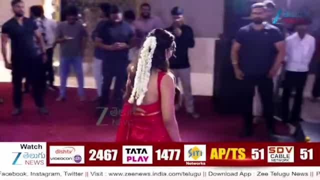 యాంకర్ సుమతో కలిసి హీరో వడ్డే నవీన్ డ్యాన్స్.. ప్రీరిలీజ్ ఈవెంట్ లో ధూమ్ ధామ్