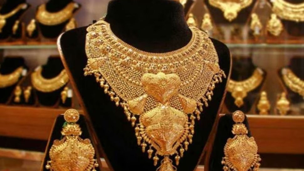 గోల్డ్, సిల్వర్ మార్కెట్ క్రాష్.. బంగారం ధర ఇంకా దిగొస్తుందా? గోల్డ్ కొనుగోలుకు ఇదే సరైన సమయమా