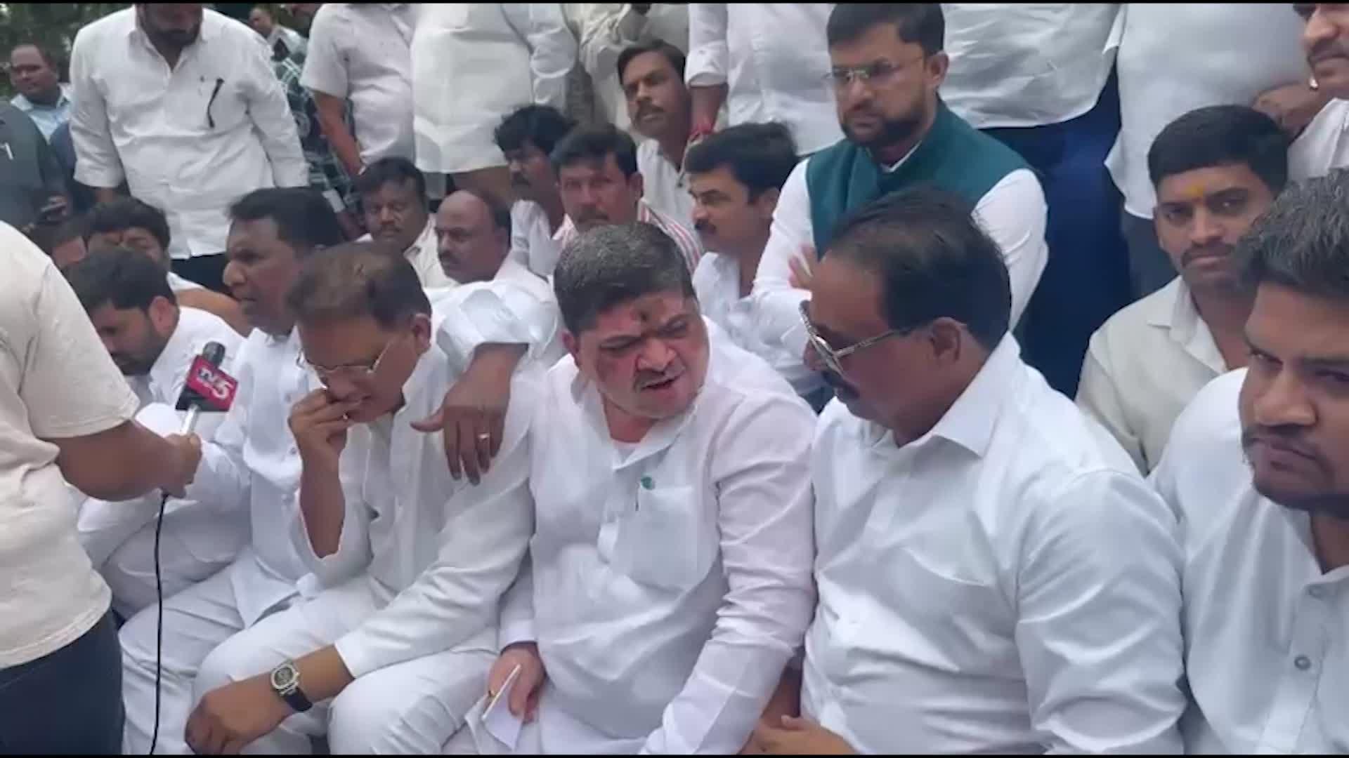 గన్ పార్క్ కు చేరుకున్న మంత్రులు అడ్లూరి, పొన్నం, అజారుద్దీన్