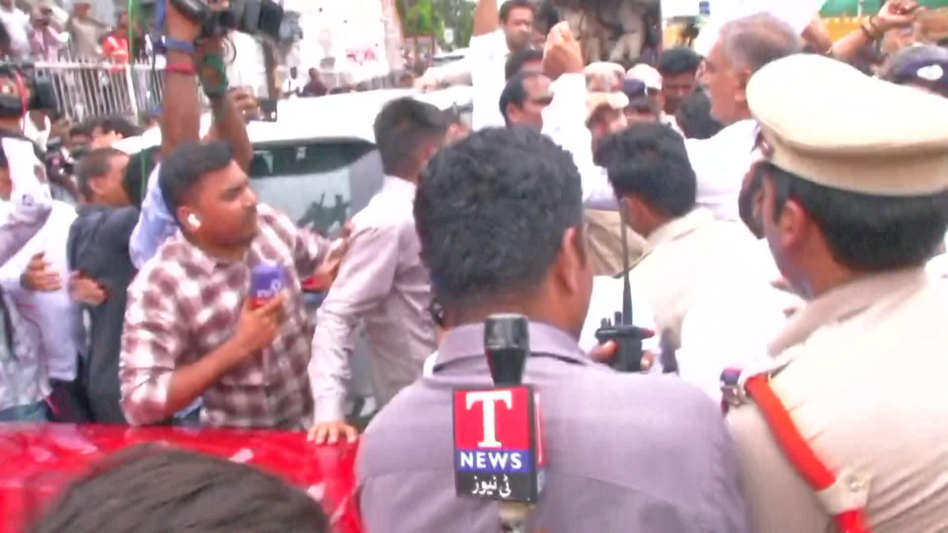 గన్ పార్క్ కు బయల్దేరిన హరీష్ రావు అరెస్ట్.. తోపులాటతో ఉద్రిక్తత