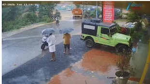 వయనాడ్‌లో భయానకం.. ఒక్కసారిగా విరిగిపడ్డ కొండచరియలు 