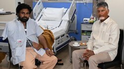 Pawan Kalyan: సర్జరీ తర్వాత కుడిచేతికి కట్లతో పవన్ కళ్యాణ్.!. పరామర్శించిన సీఎం చంద్రబాబు.. లేటెస్ట్ ఫోటో.!
