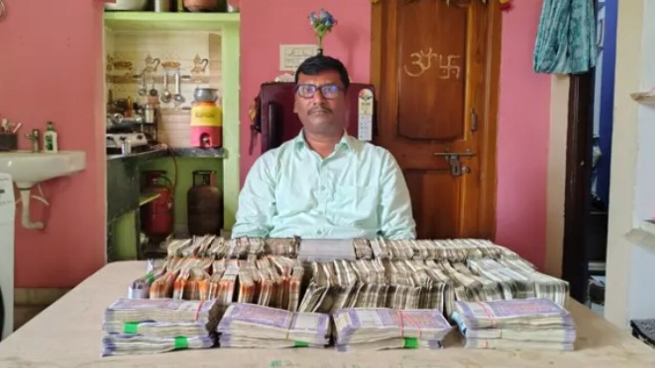 ఏసీబీ వలలో మరో అవినీతి కట్టల పాము.!. పెద్దపల్లిలో రెడ్ హ్యాండెడ్ గా దొరికిన మున్సిపల్ ఏఈ