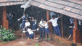 భారీ వర్షాలు.. 9 జిల్లాల్లో స్కూళ్లకు సెలవు, రాష్ట్రవ్యాప్తంగా ఎల్లో అలర్ట్..!!
