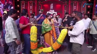 యాంకర్ సుమకు సర్‌ప్రైజ్ ఇచ్చిన కొరియన్ కనకరాజు టీమ్.. వీడియో చూశారా..!
