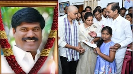 KCR: నల్లబెల్లికి చేరుకున్న కేసీఆర్.!. దివంగత నేతపెద్ది సుదర్శన్ రెడ్డి చిత్రపటానికి ఘన నివాళులు..!